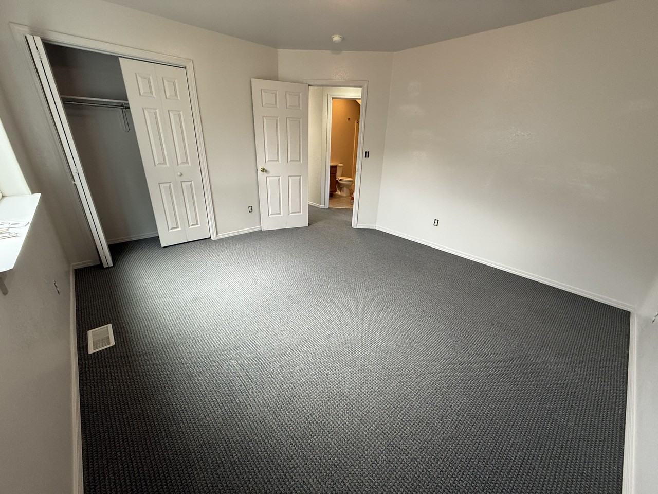 913 Cardinal Dr #B - Photo 4 of 25