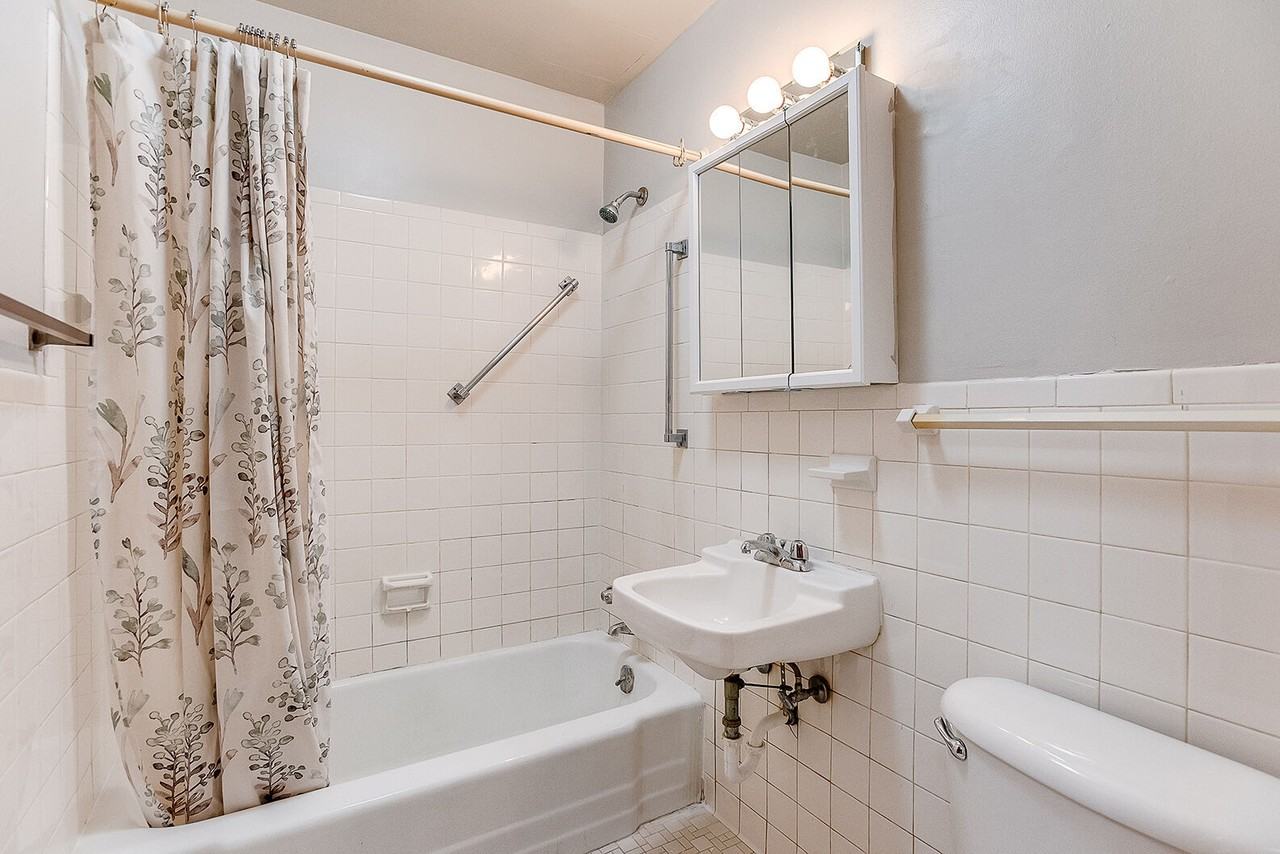 2421 Pillsbury Ave S - Photo 5 of 17