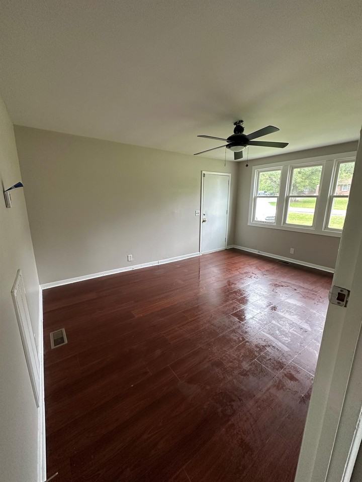 100 Glenmont Dr #A - Photo 3 of 7