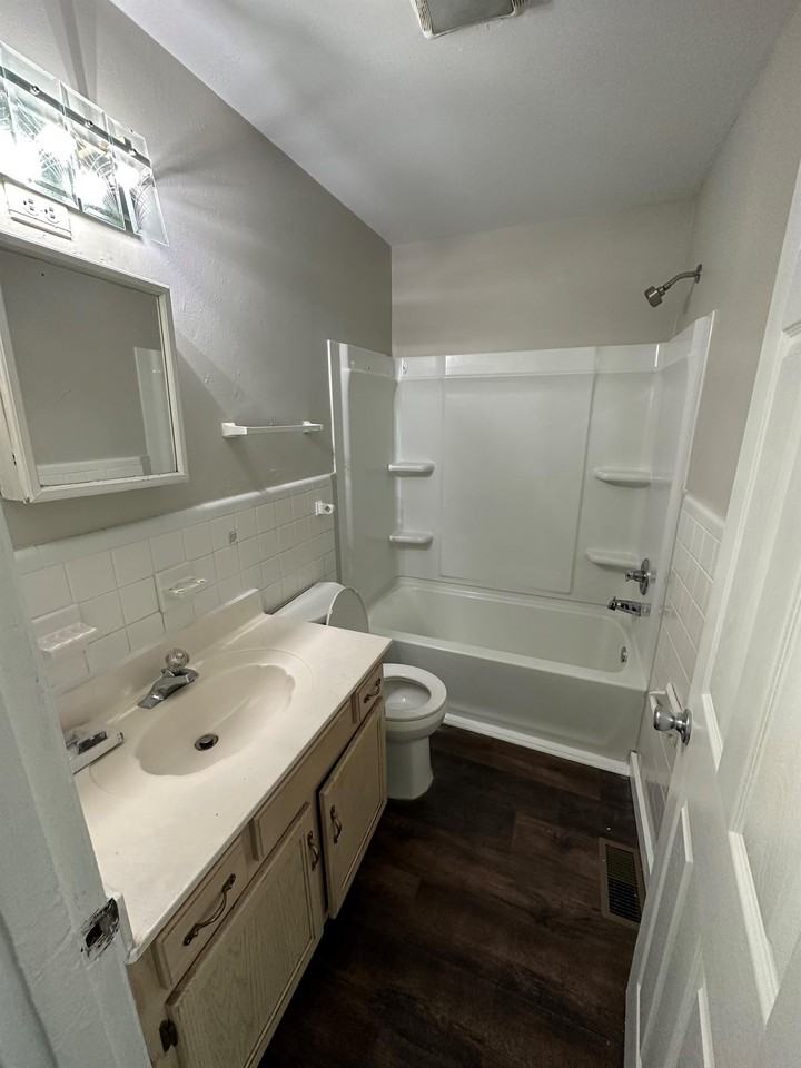 100 Glenmont Dr #A - Photo 6 of 7