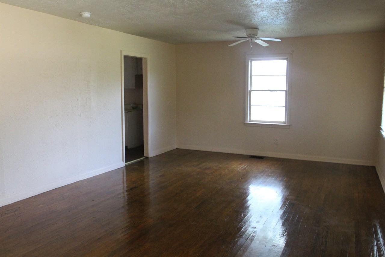 706 W Mercer Ave #1 - Photo 2 of 6