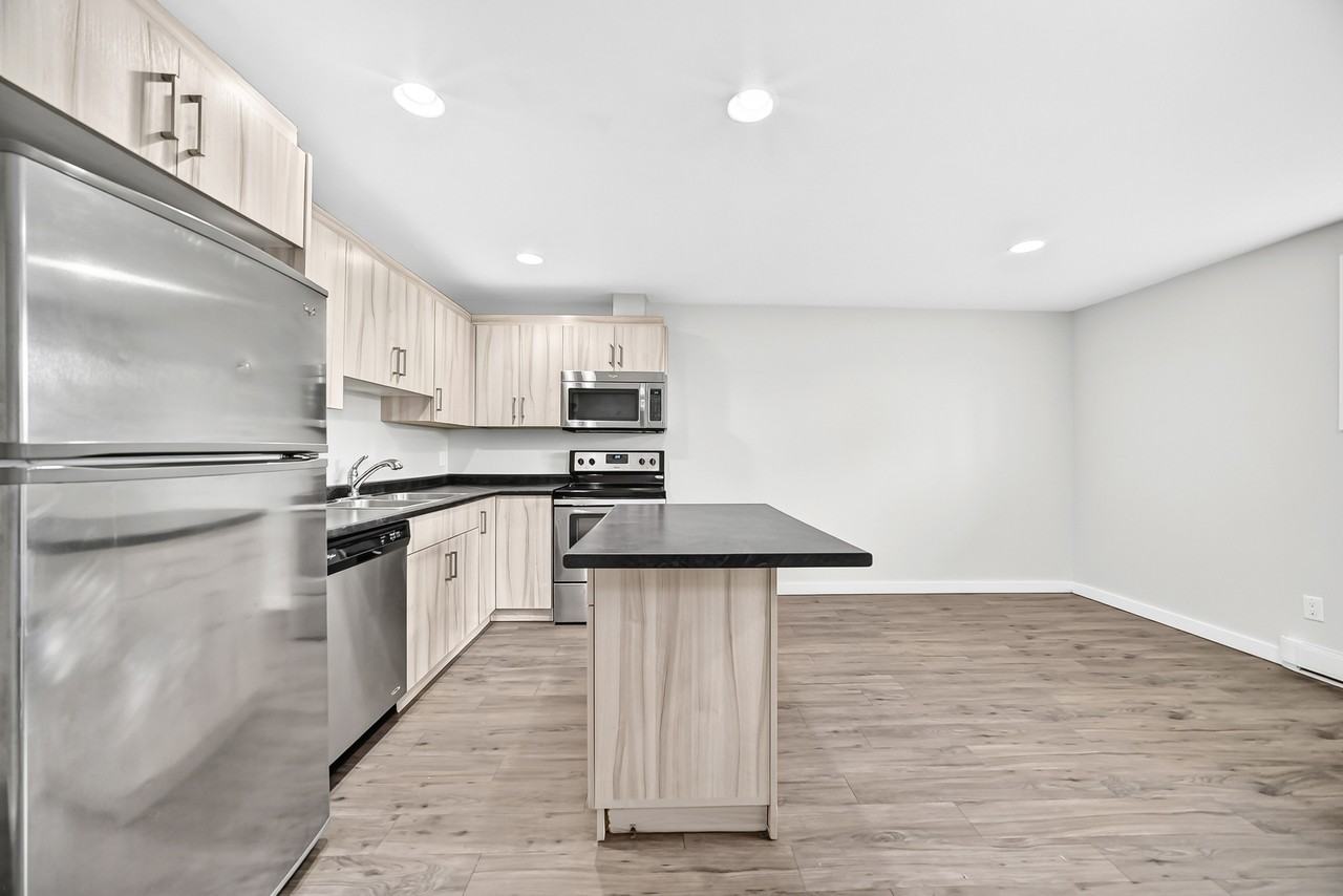 1530 Logan Avenue - 4 - Photo 2 of 16