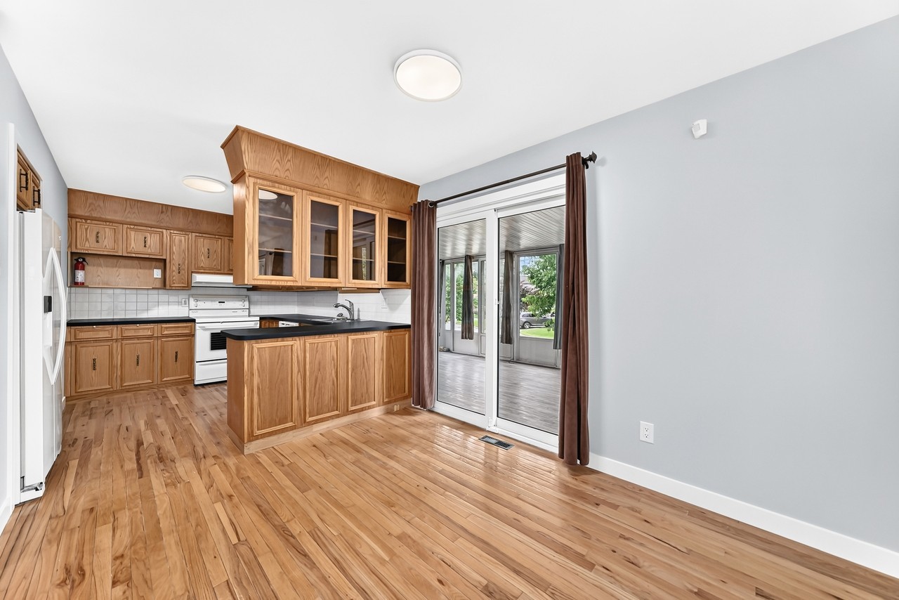 64 Riverton Avenue - 1 - Photo 3 of 25