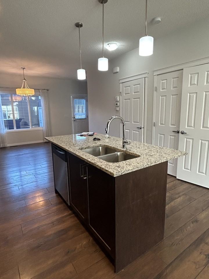 3 bedroom Duplex in Midtown - Photo 4 of 21