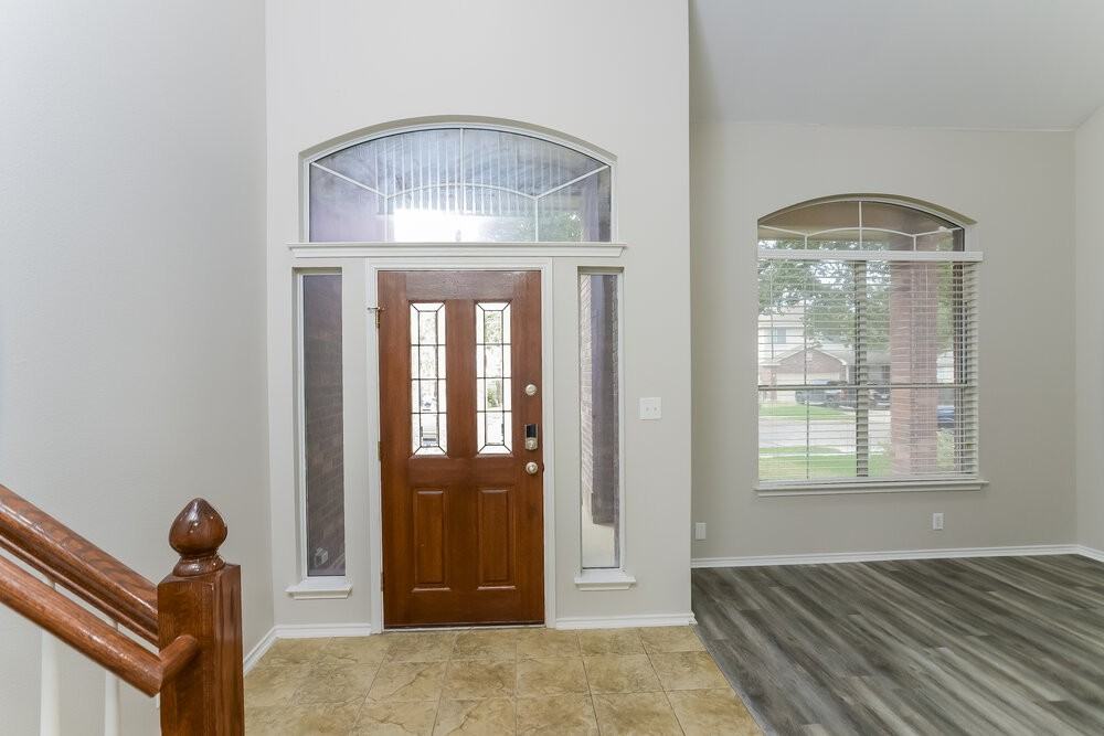 121 Yeager Cir - Photo 4 of 17