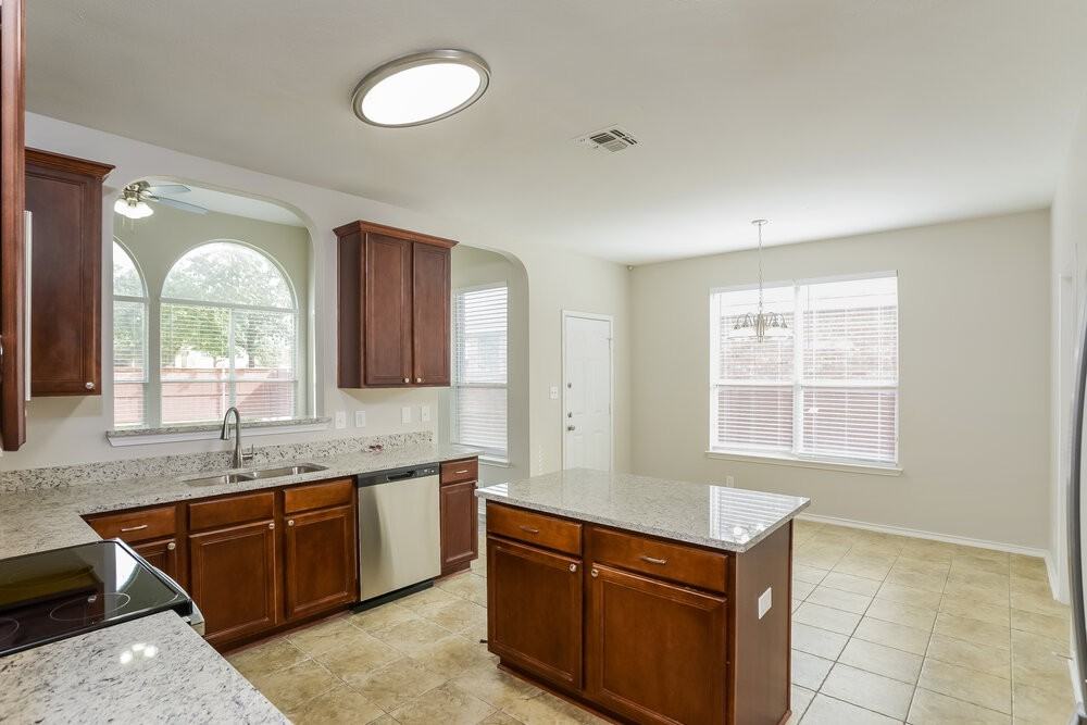 121 Yeager Cir - Photo 6 of 17