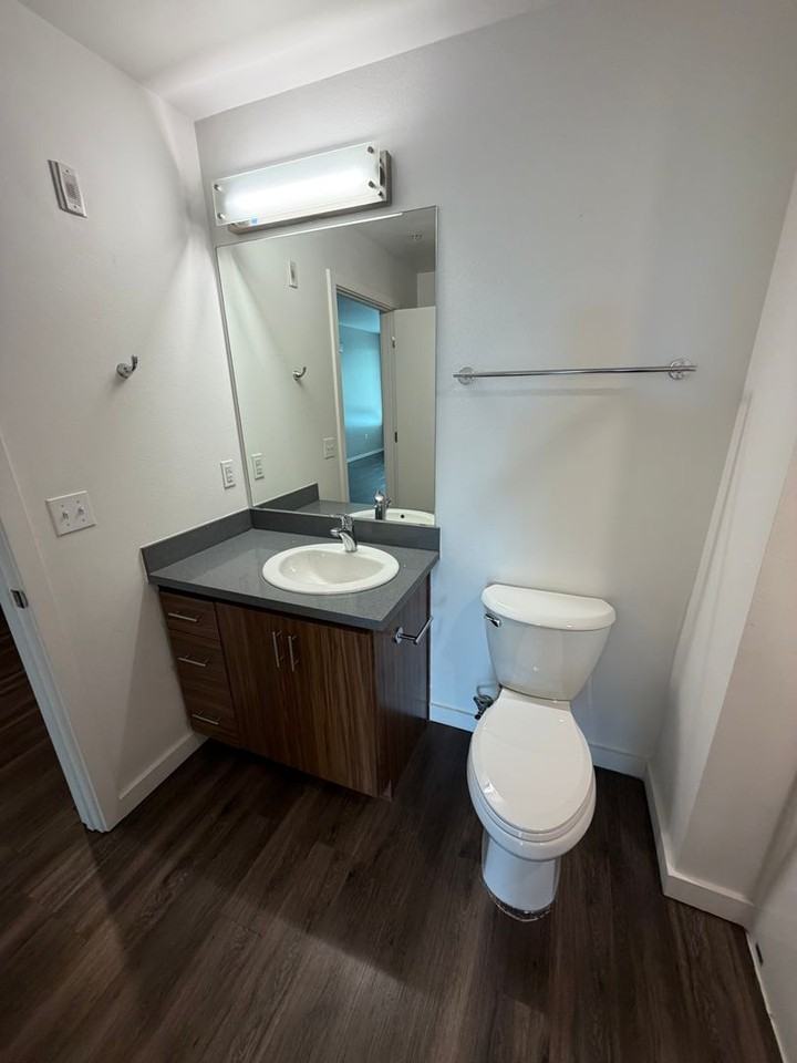 The Hawthorne Apts - Photo 7 of 18