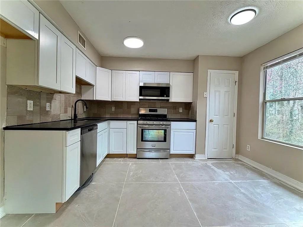 4963 Windsor Downs Ln - Photo 3 of 14