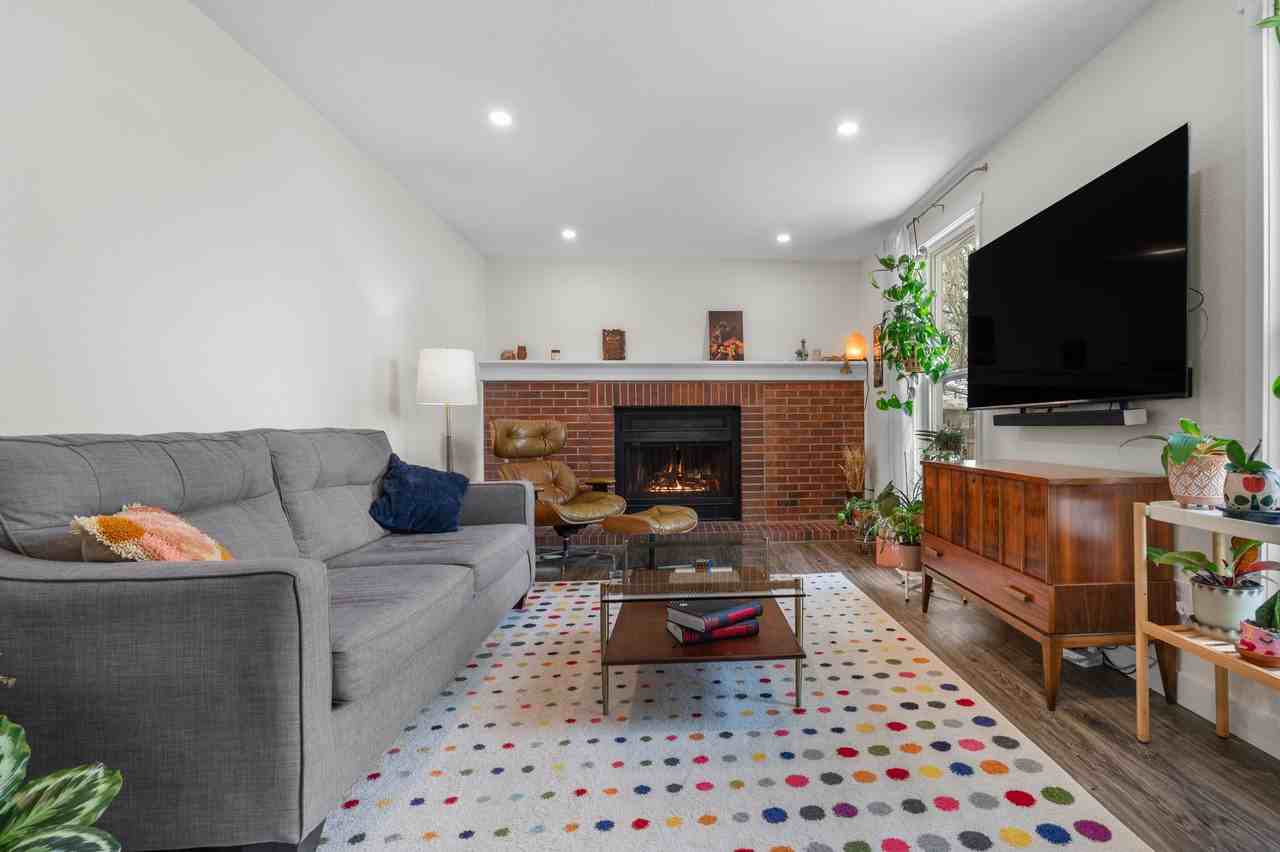 15083 E 43rd Ave - Photo 5 of 45