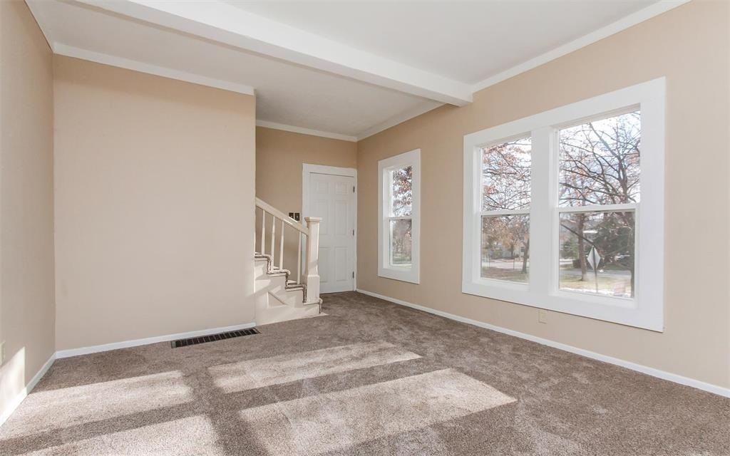 1118 2nd Ave Sw #1 - Photo 3 of 11