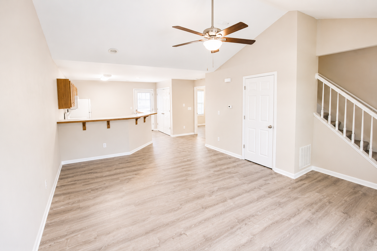 1306 Godas Dr - Photo 4 of 31