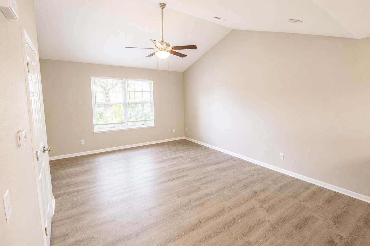 1306 Godas Dr - Photo 6 of 31