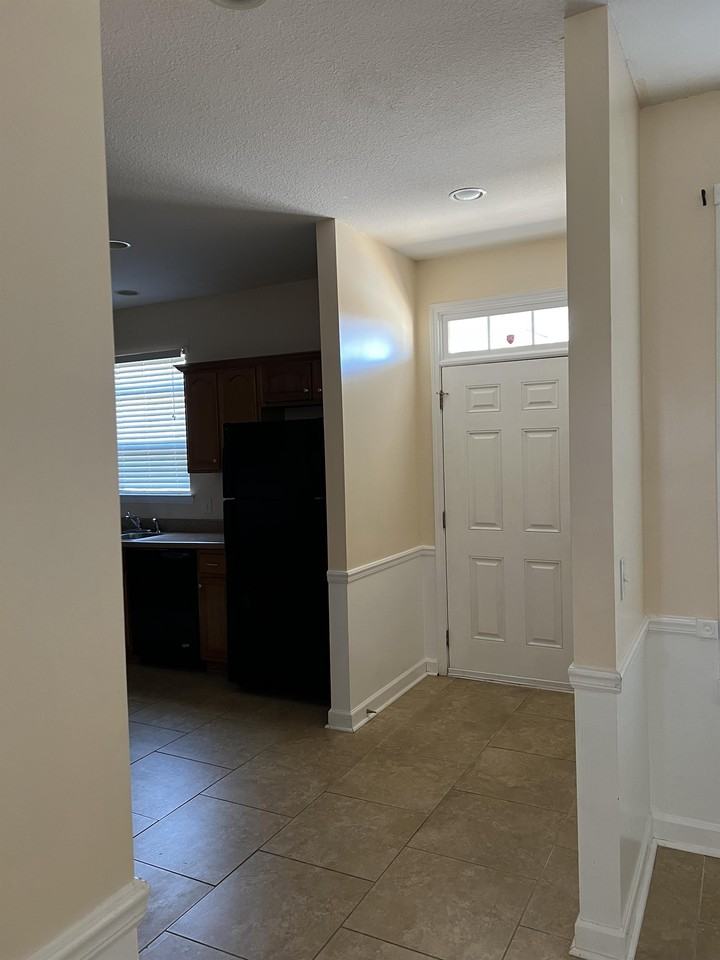 819 Terrell Dr #1 - Photo 7 of 32