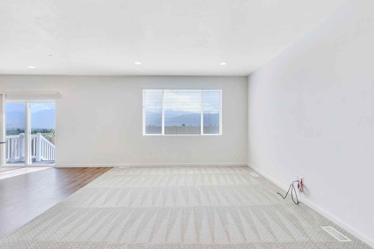 15111 S Ronaldo Ln #1 - Photo 3 of 35