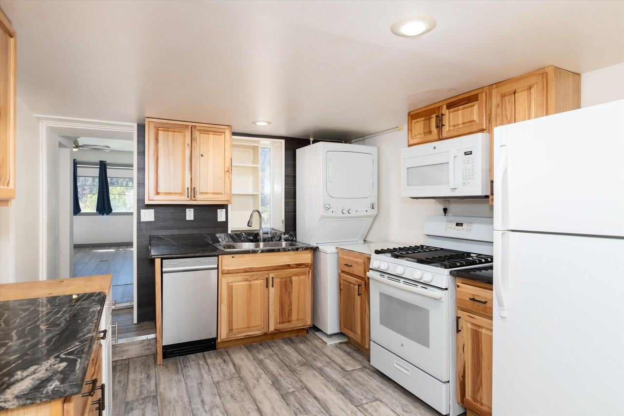 735 Colorado Blvd Lowr - Photo 3 of 27