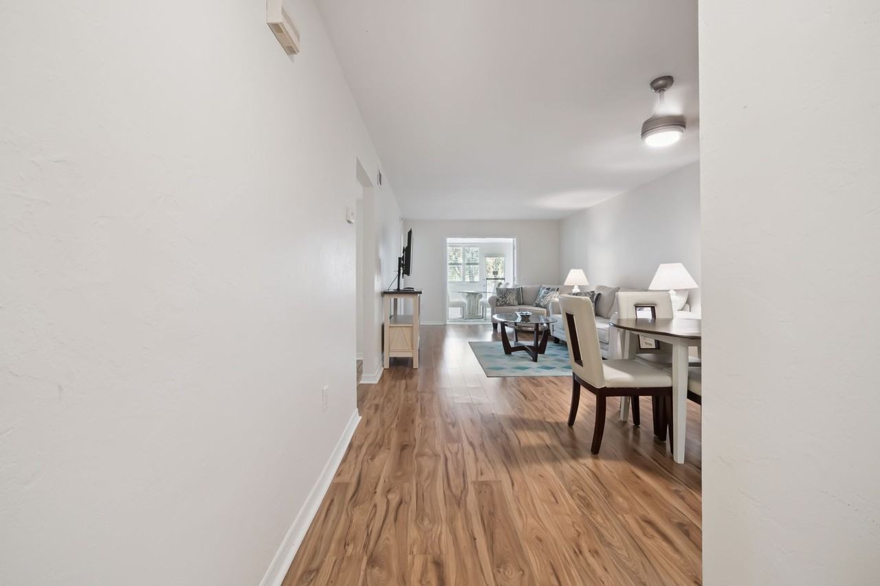 219 E Hartford St #1 - Photo 4 of 20