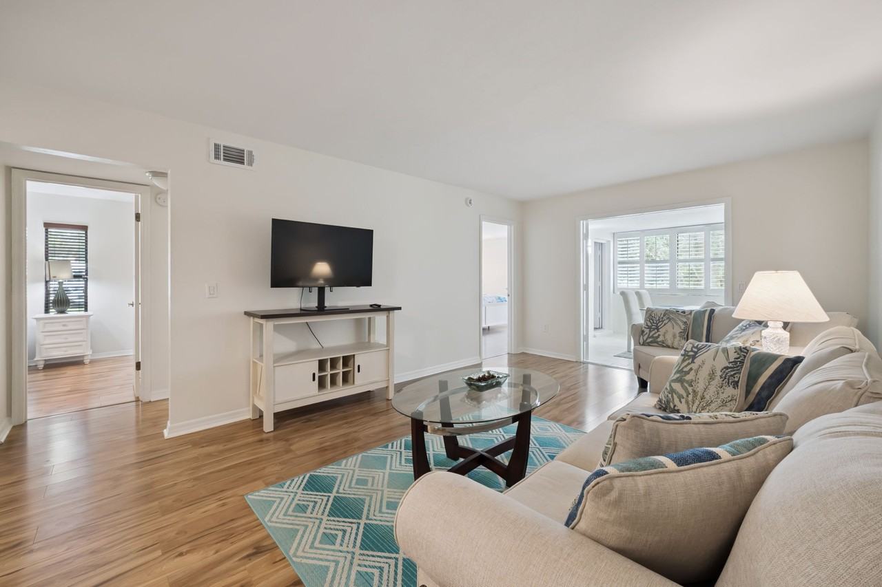 219 E Hartford St #1 - Photo 7 of 20