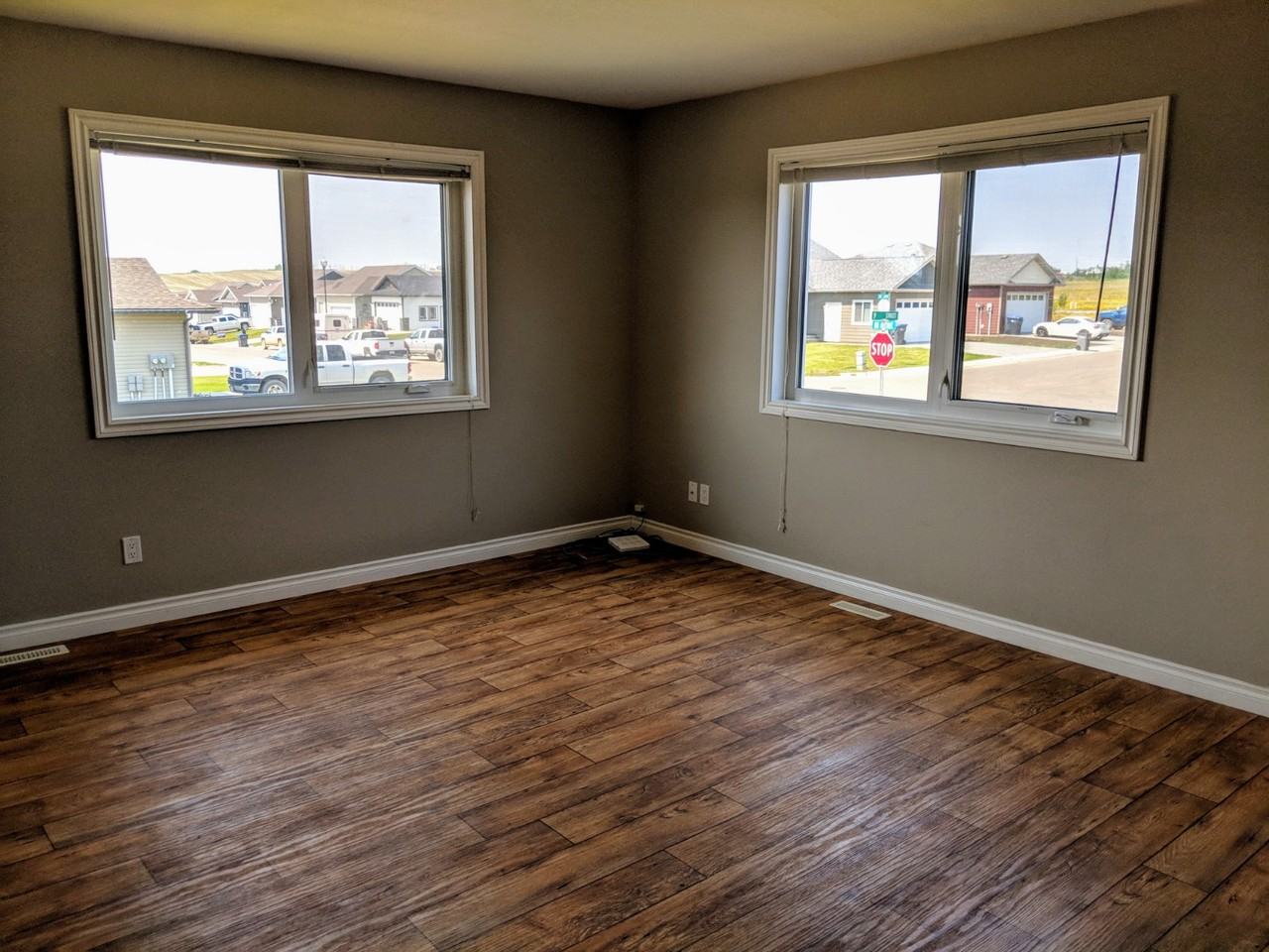 805 88 Ave Uppr - Photo 3 of 11