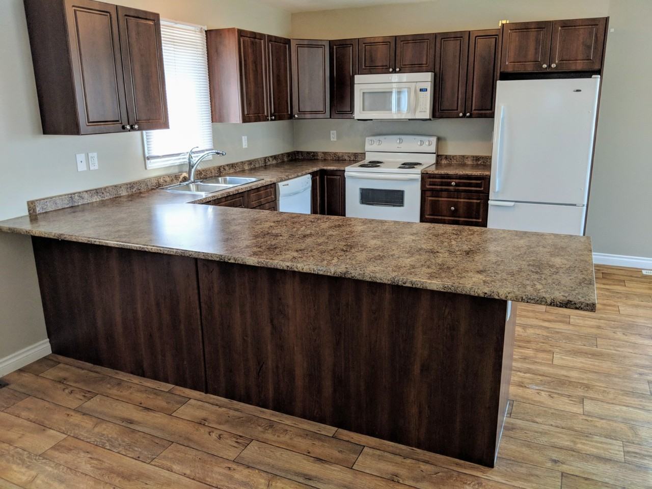 805 88 Ave Uppr - Photo 4 of 11