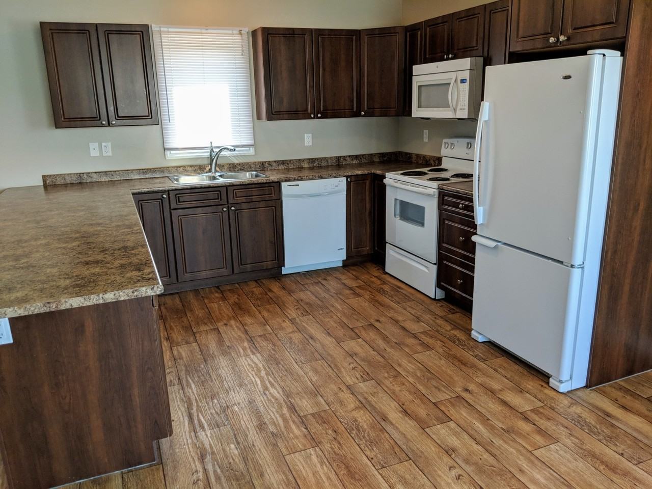 805 88 Ave Uppr - Photo 5 of 11