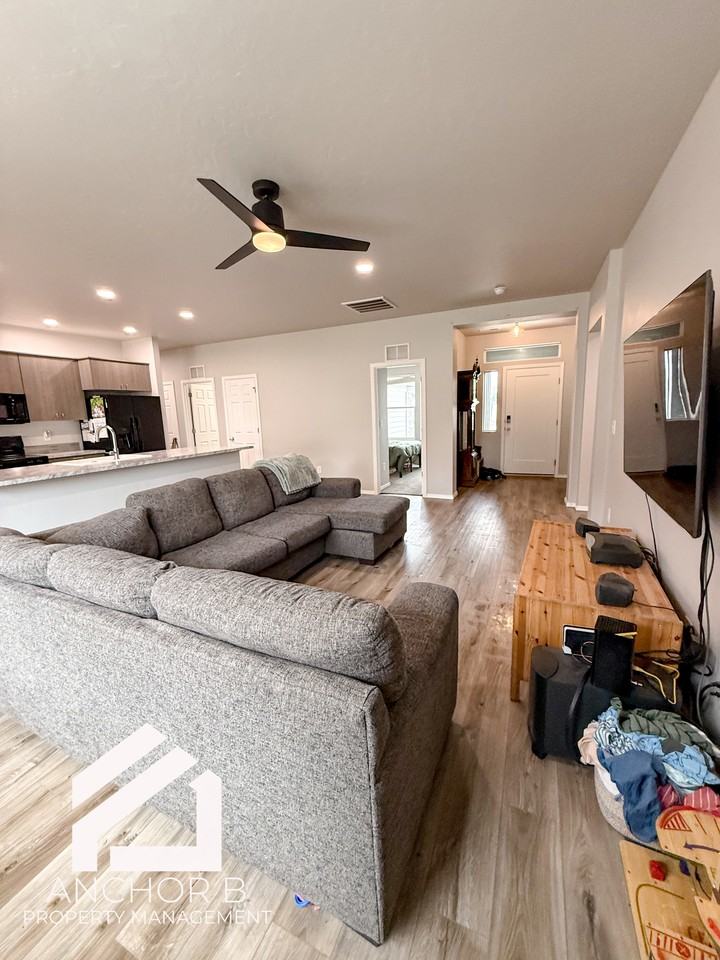 943 East 18th North Street #1 - Photo 5 of 25