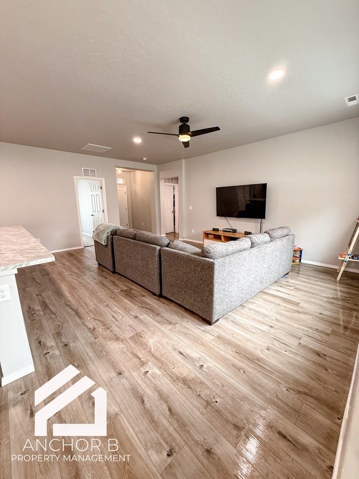 943 East 18th North Street #1 - Photo 6 of 25