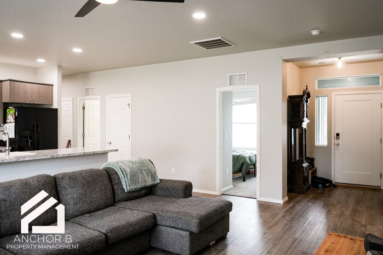 943 East 18th North Street #1 - Photo 7 of 25