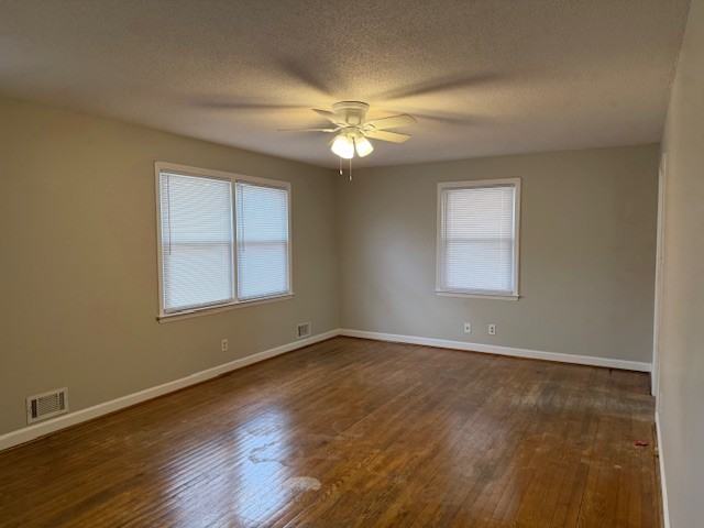 1917 Warwick St #1 - Photo 5 of 17