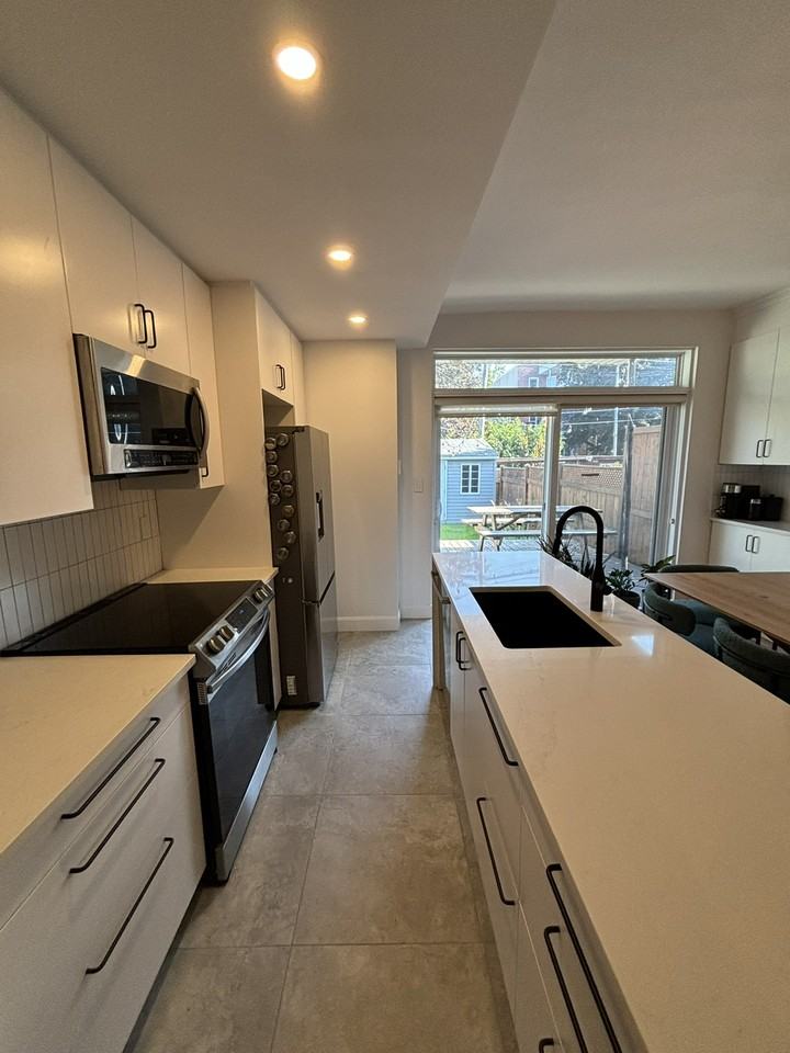 7095 Rue de la Roche - Photo 2 of 9