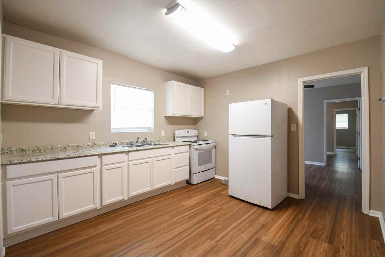 1021 Egania St #A - Photo 3 of 8