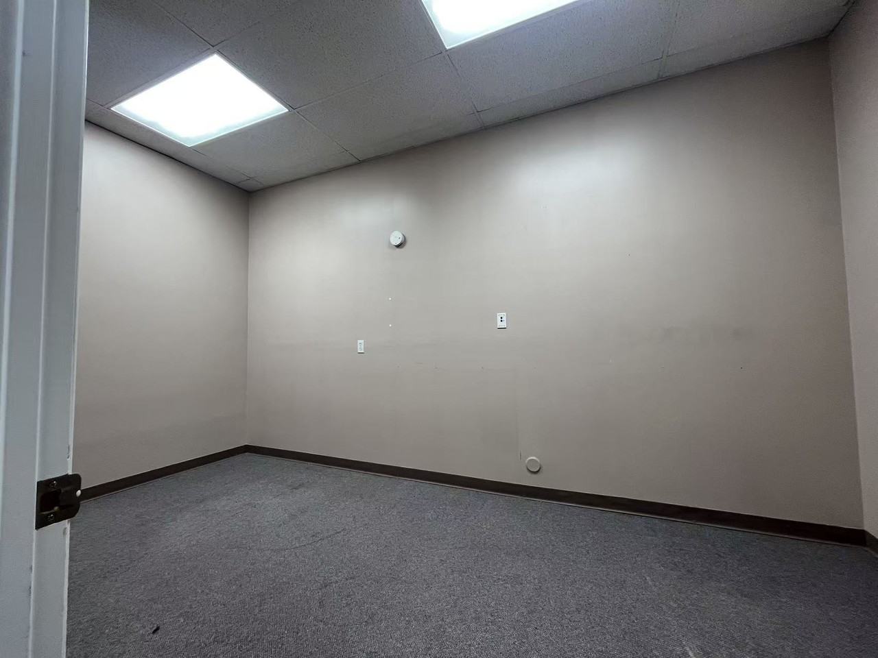 10143 100 St #10143 - Photo 4 of 11