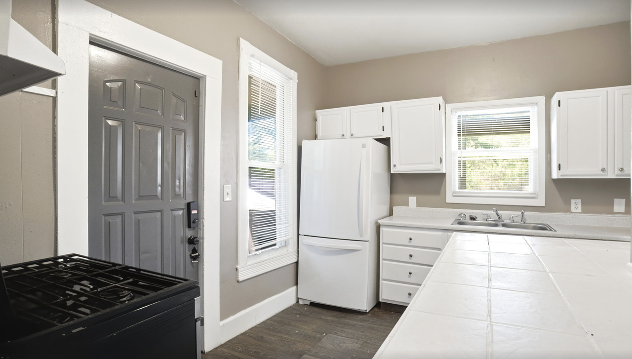2923 Girard Ave N #0 - Photo 4 of 24