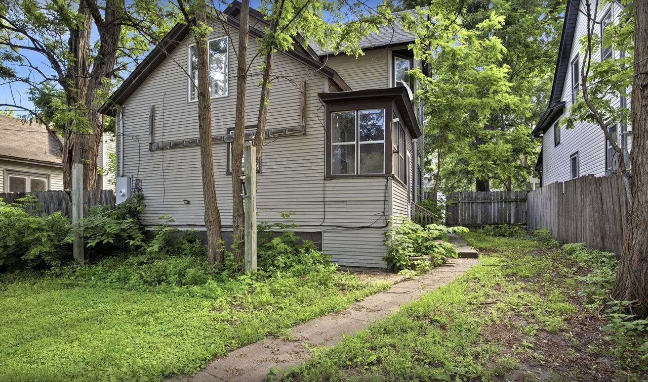 2923 Girard Ave N #0 - Photo 3 of 24