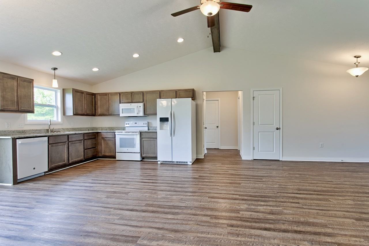 150 Choctaw Dr - Photo 5 of 17
