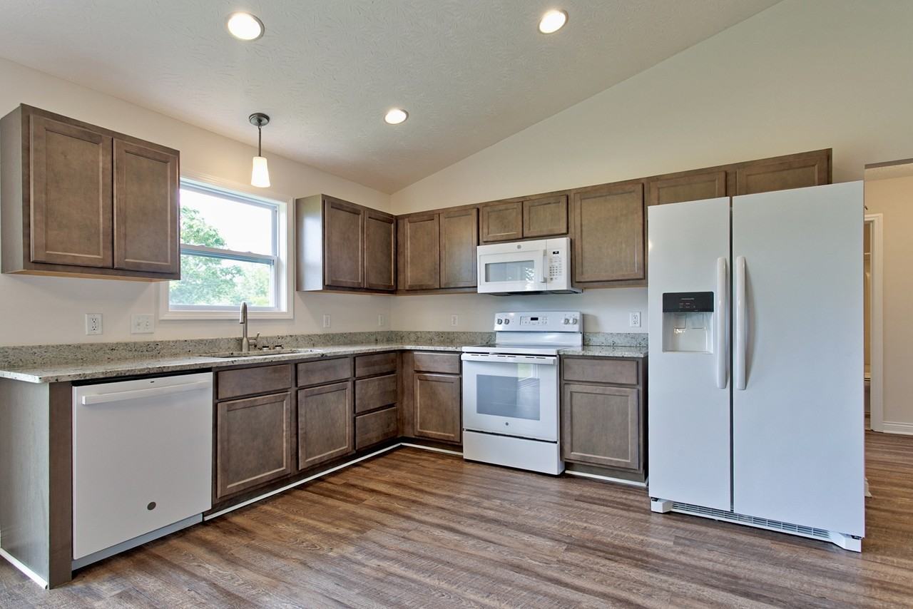 150 Choctaw Dr - Photo 6 of 17
