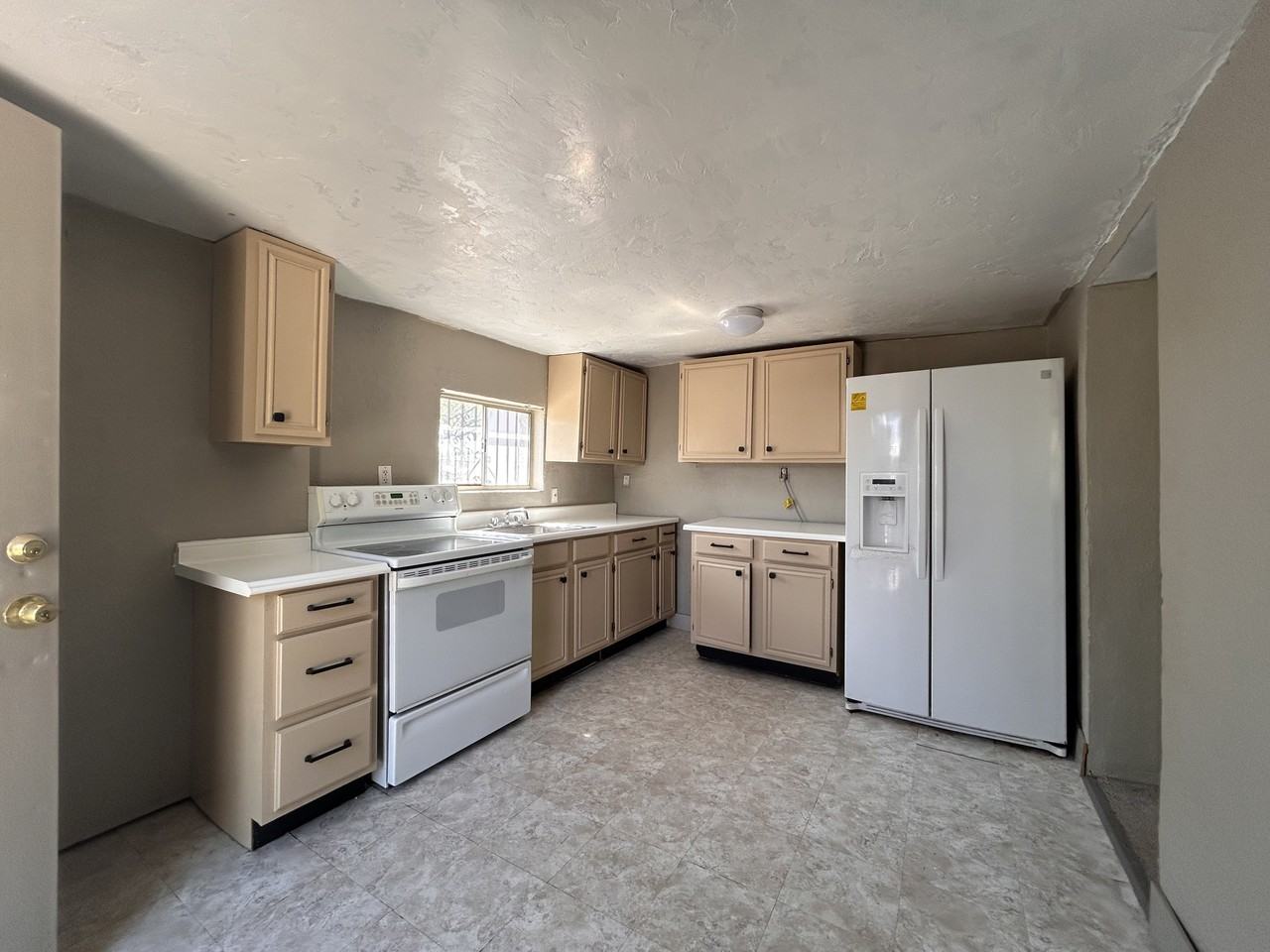 425 W Columbia St #2 - Photo 2 of 7