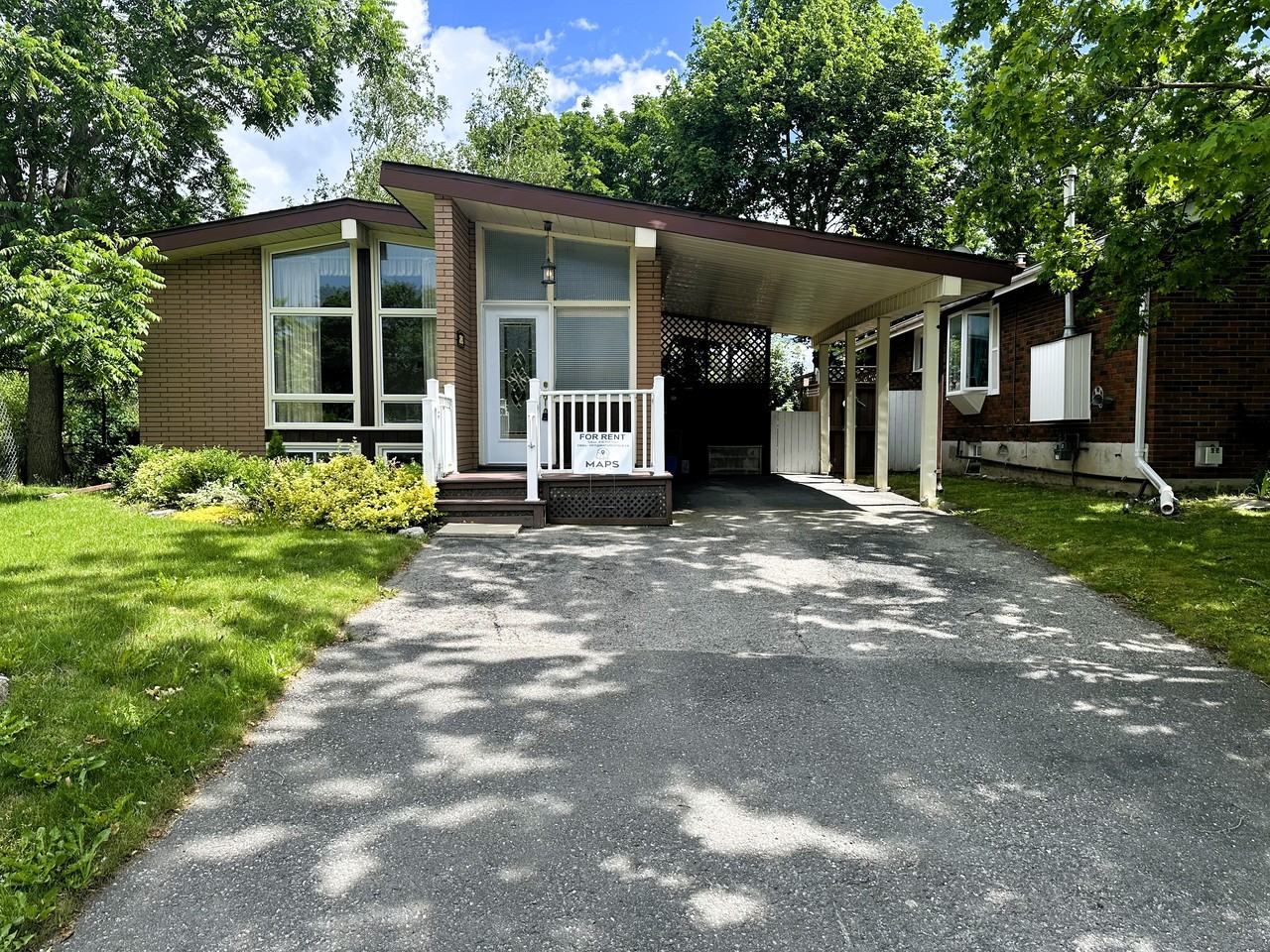 275 Saint Annes Crescent - Photo 2 of 34