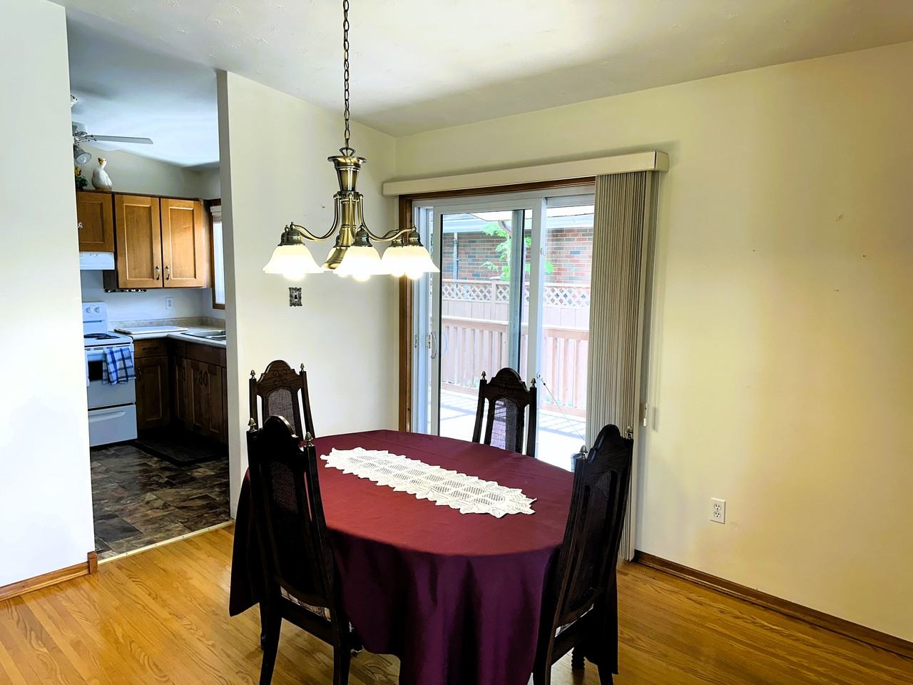 275 Saint Annes Crescent - Photo 7 of 34