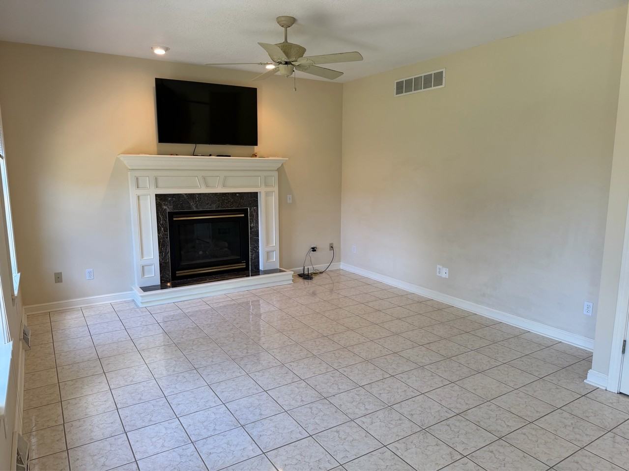 233 S Bayshore Dr #1 - Photo 4 of 25