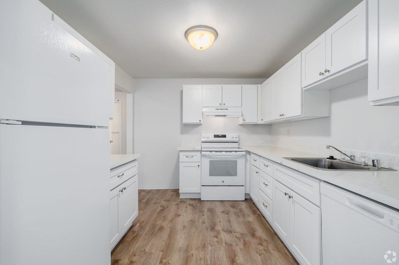 Aladdin Camelot Apartments - Photo 2 of 19