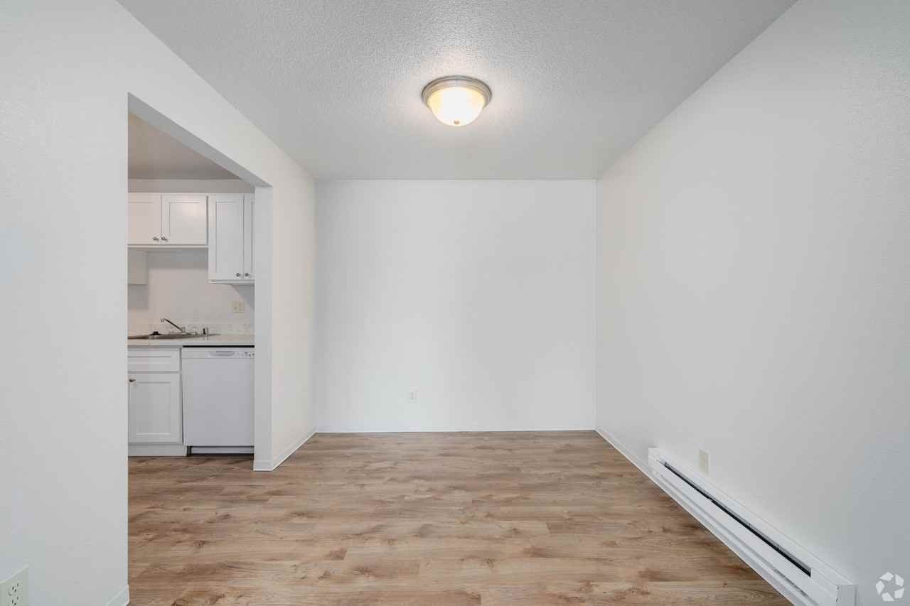Aladdin Camelot Apartments - Photo 3 of 19