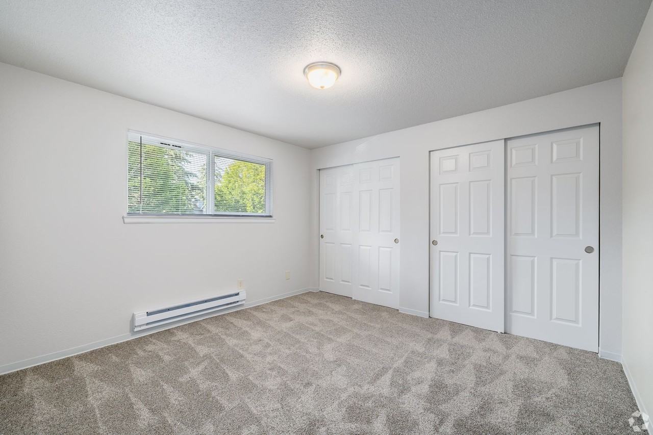 Aladdin Camelot Apartments - Photo 6 of 19