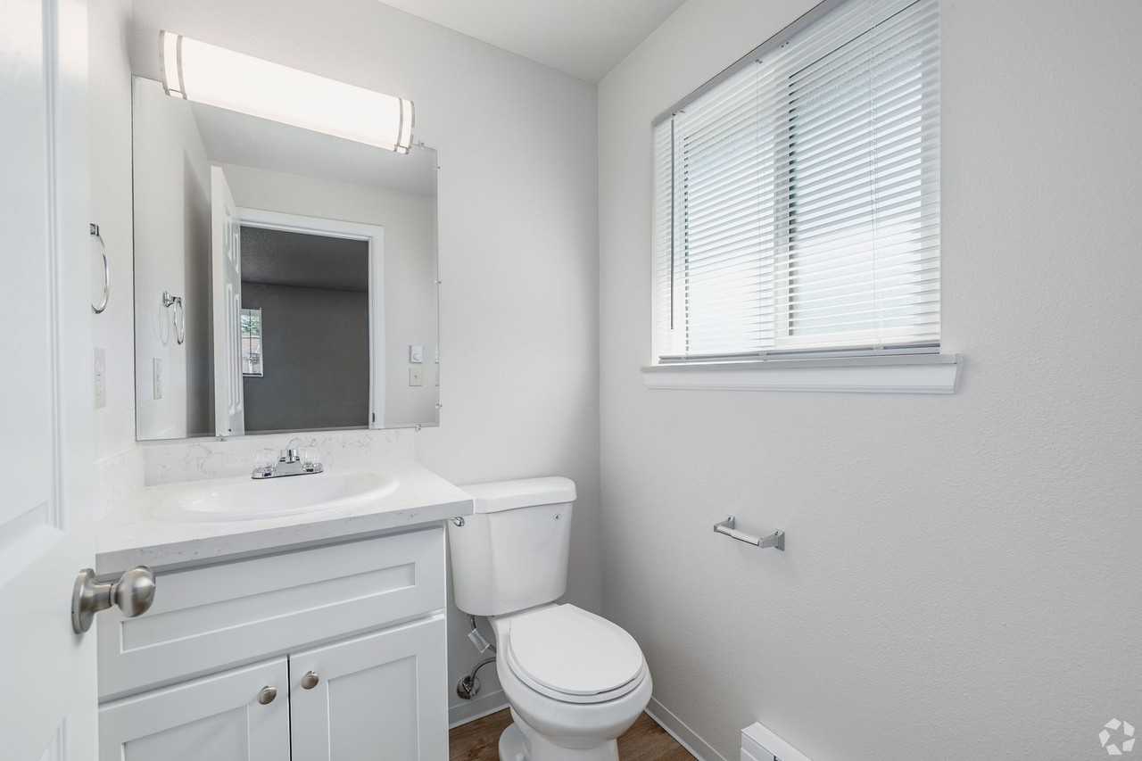 Aladdin Camelot Apartments - Photo 7 of 19