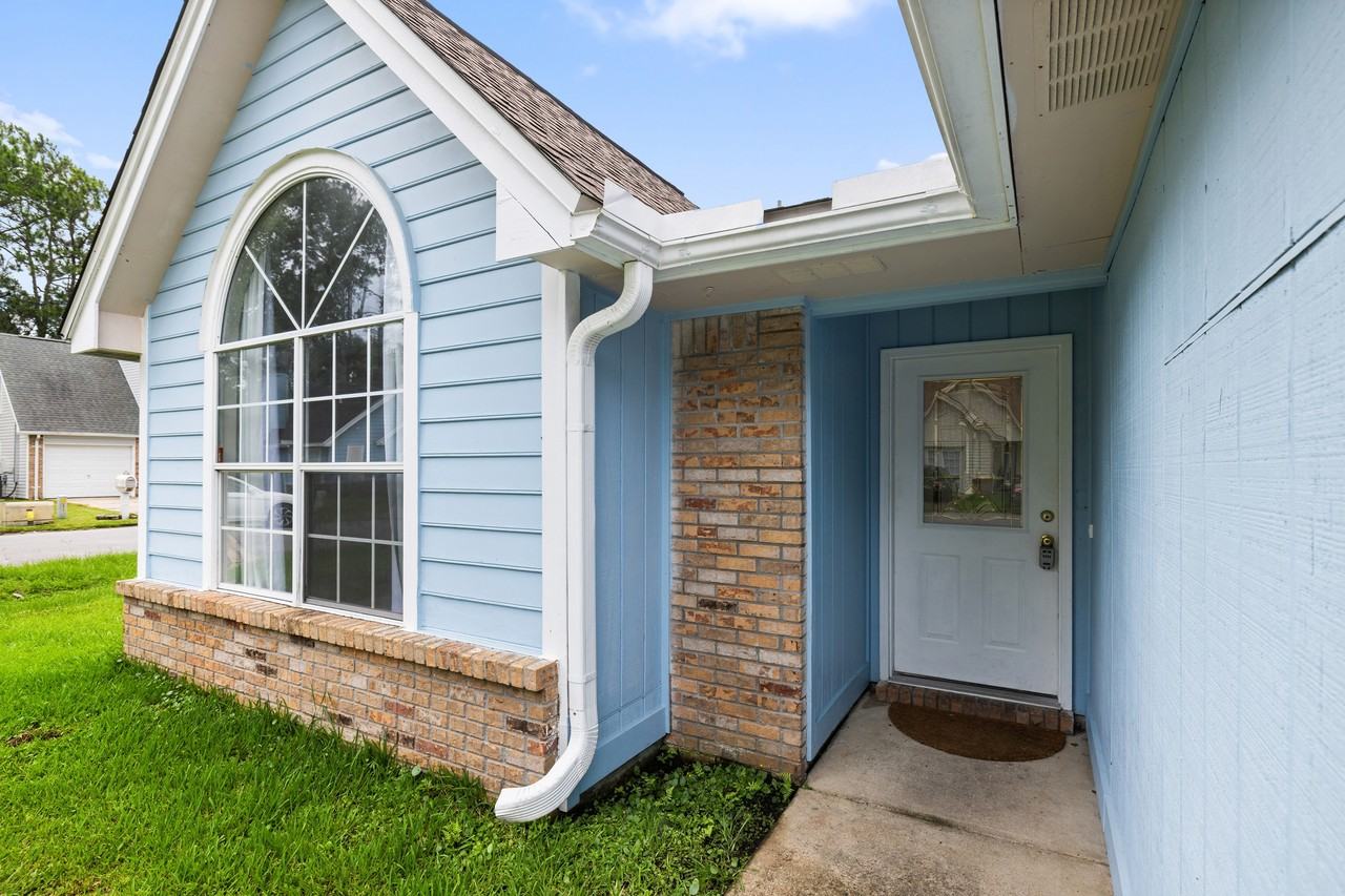3045 Yorktown Cir #1 - Photo 4 of 50
