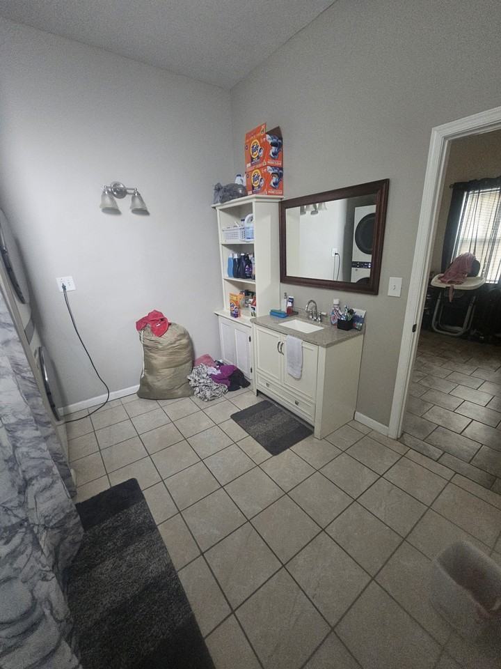 623 Main St #1 - Photo 3 of 8