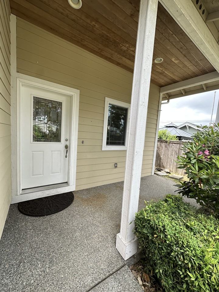 3104 Sunset Dr W #1 - Photo 3 of 26