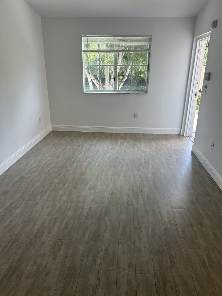 2650 Se 12th Pl #1 - Photo 3 of 12