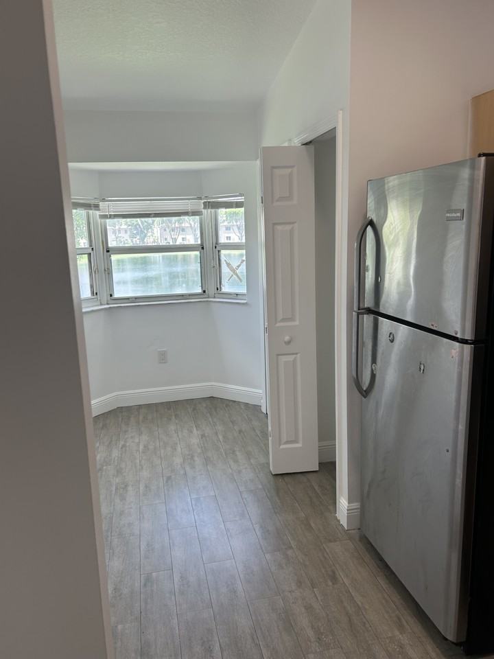 2650 Se 12th Pl #1 - Photo 4 of 12