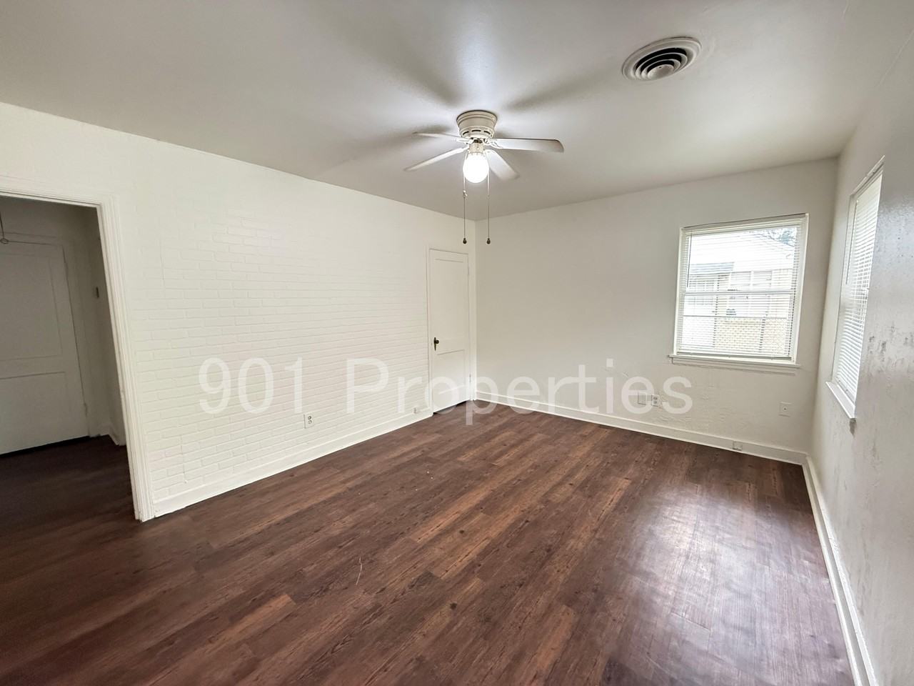 981 Chatwood St #1 - Photo 3 of 12