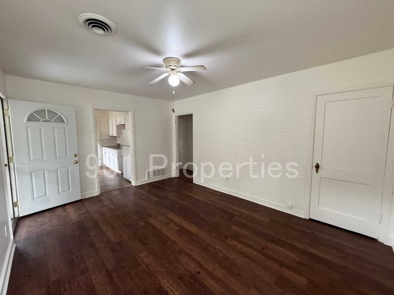 981 Chatwood St #1 - Photo 4 of 12